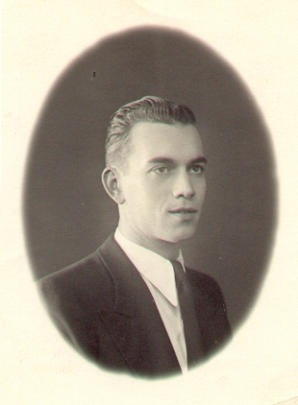 Foto retrato de Mario J. Probablemente de 1935, con 18 años para Libreta de Enrolamiento.