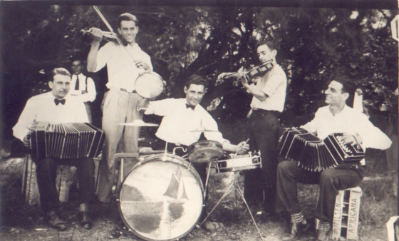 1934 Picnic en J.B.Justo. Mario con violín.