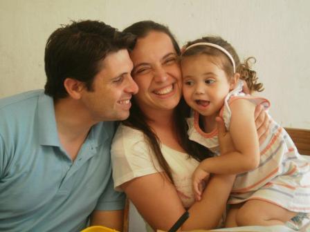 Jimena, con su esposo, Cristian y su hijita Bella Caterina.
