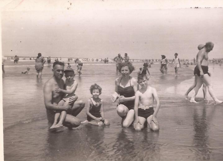 1956 Los Montani de vacaciones en Necochea