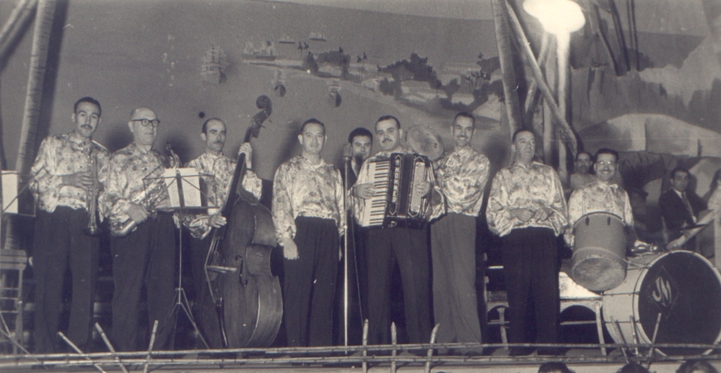 1957 Con orquesta tropical.