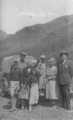 1957 Viajando a Sierra en camioneta DeSoto con la abuela María, la tía Enriqueta y el tío Vittorio.