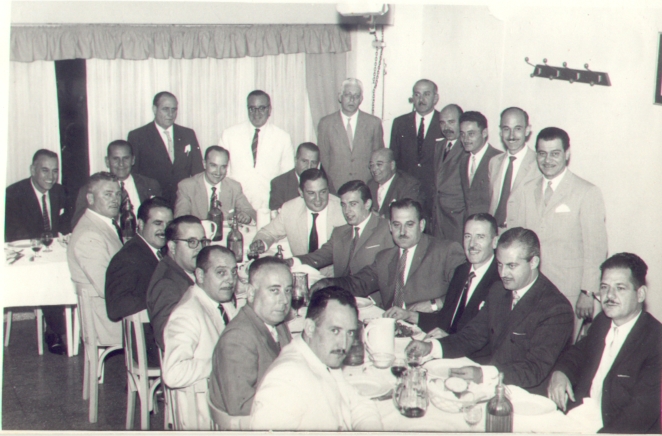 1959 Mario (ya sin bigotes) en reunión YPF.